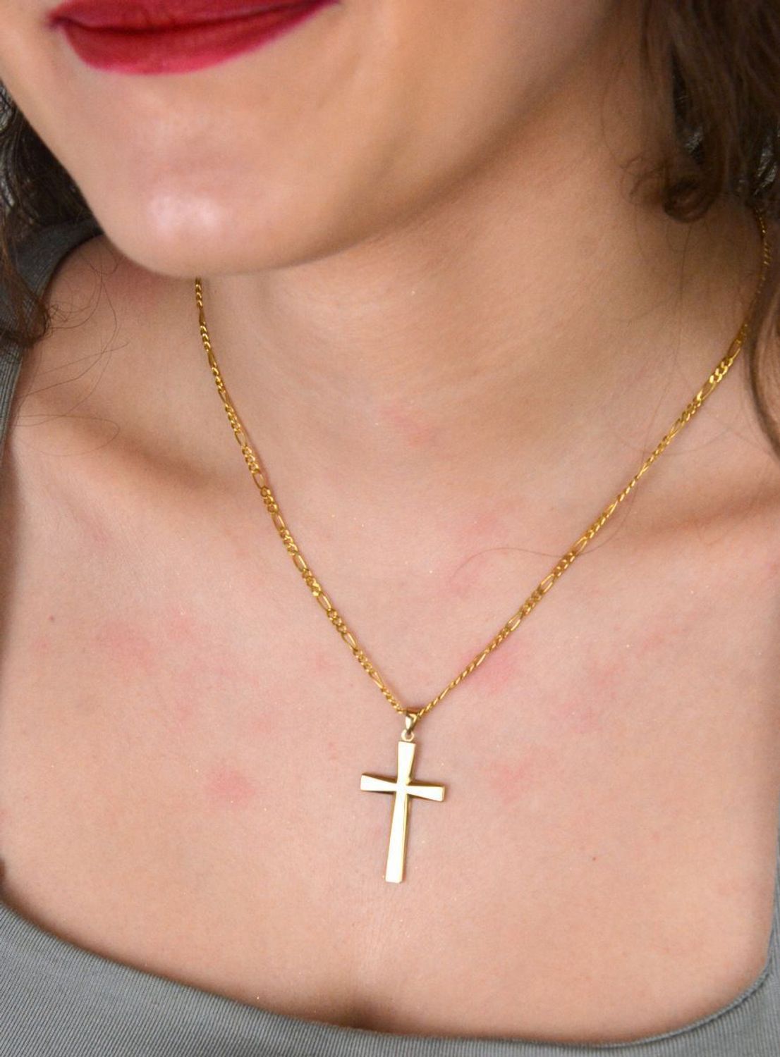 Złota zawieszka gładki krzyżyk próba 333, ZA 3836 333. Złoty krzyżyk to bardzo elegancki wybór na prezent, który jest subtelny i ponadczasowy. Jego proste krawędzie dodają mu delikatności, 1.jpg